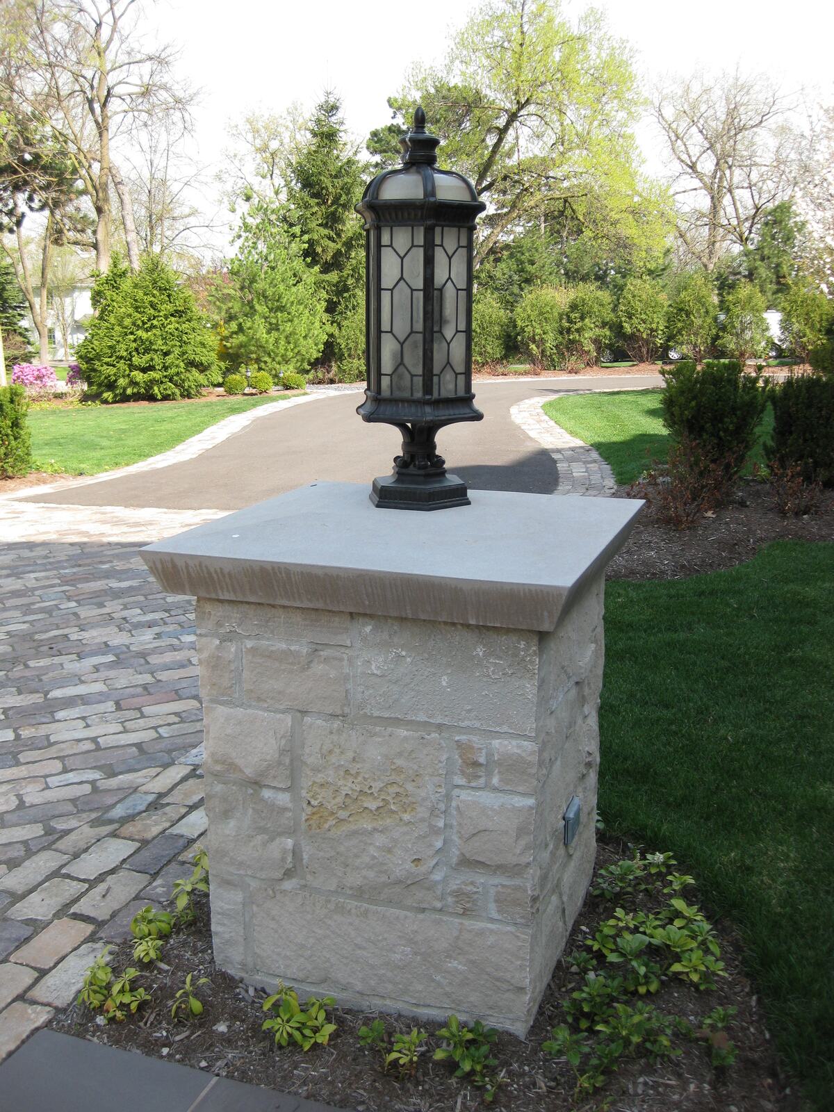 Retaining and seat wall construction — Green Grass Landscape, Chicago's western suburbs