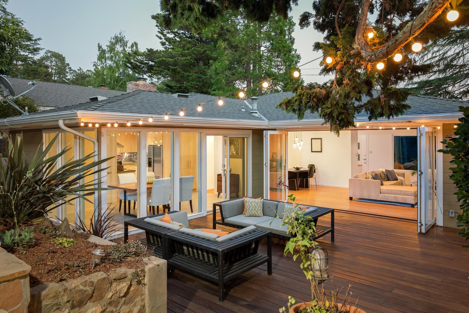 Custom deck construction — Green Grass Landscape, Chicago's western suburbs