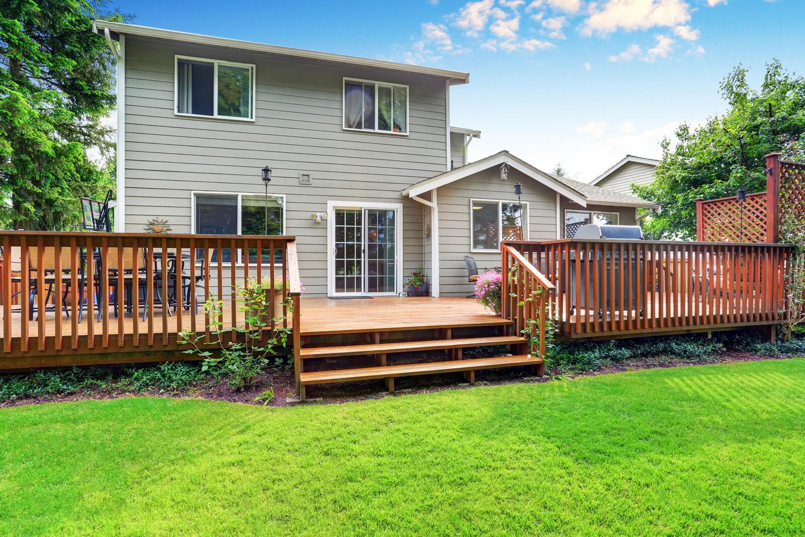 Custom deck construction — Green Grass Landscape, Chicago's western suburbs