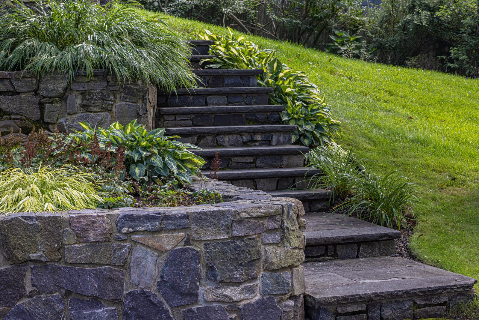 Retaining and seat wall construction — Green Grass Landscape, Chicago's western suburbs