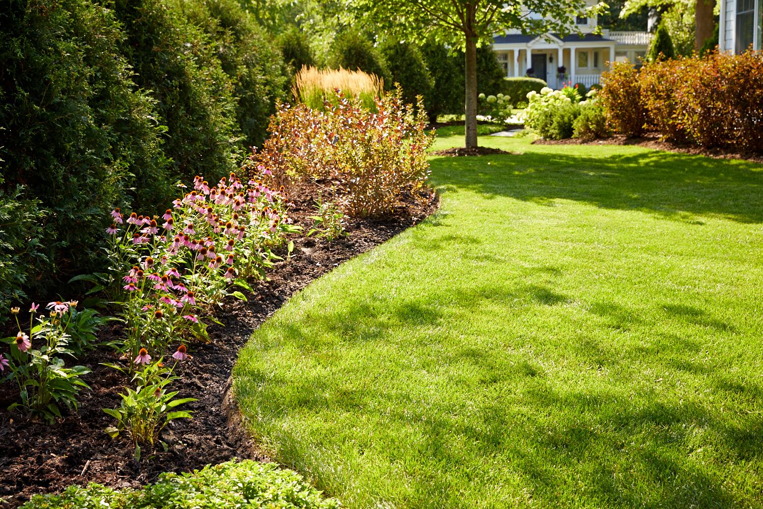 Mulch installation in landscape beds — Green Grass Landscape, Chicago's western suburbs