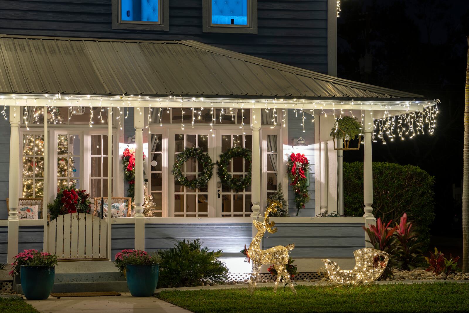 Holiday lighting and decor installation — Green Grass Landscape, Chicago's western suburbs