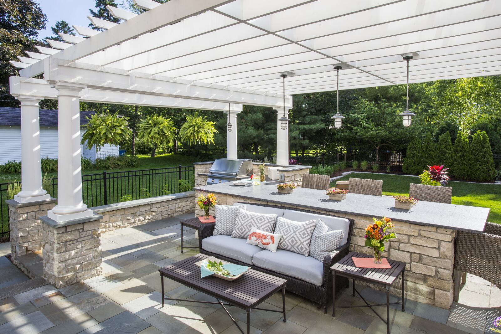 Outdoor kitchen design and installation — Green Grass Landscape, Chicago's western suburbs
